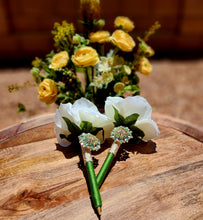 Load image into Gallery viewer, "Pele's Peridot" Faux Flower Pen