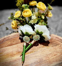 Load image into Gallery viewer, "Pele's Peridot" Faux Flower Pen