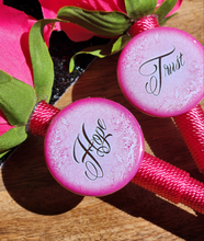 Load image into Gallery viewer, "A·mó·re" Faux Flower Pen