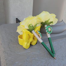Load and play video in Gallery viewer, "Ivvy" Faux Flower Pen
