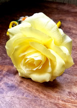 Load image into Gallery viewer, "Honey Bee" Faux Flower Pen