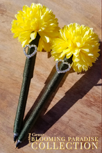 Load image into Gallery viewer, "Blooming Paradise" Faux Flower Pen