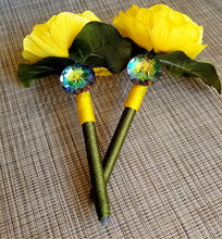 Load image into Gallery viewer, "Yellow Buttercup" Faux Flower Pen