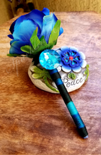 Load image into Gallery viewer, "Blue Ombre" Faux Flower Pen