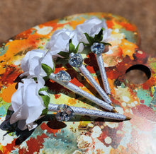 Load image into Gallery viewer, &quot;White Diamond&quot; Faux Flower Pen

