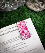 Load image into Gallery viewer, &quot;Paris Daisies&quot; Magnetic Bookmark Set
